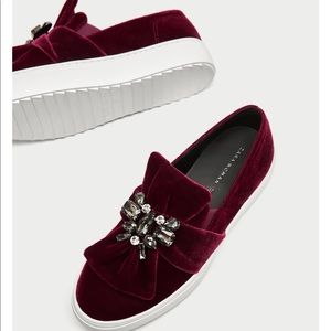 Velvet sneakers with bow